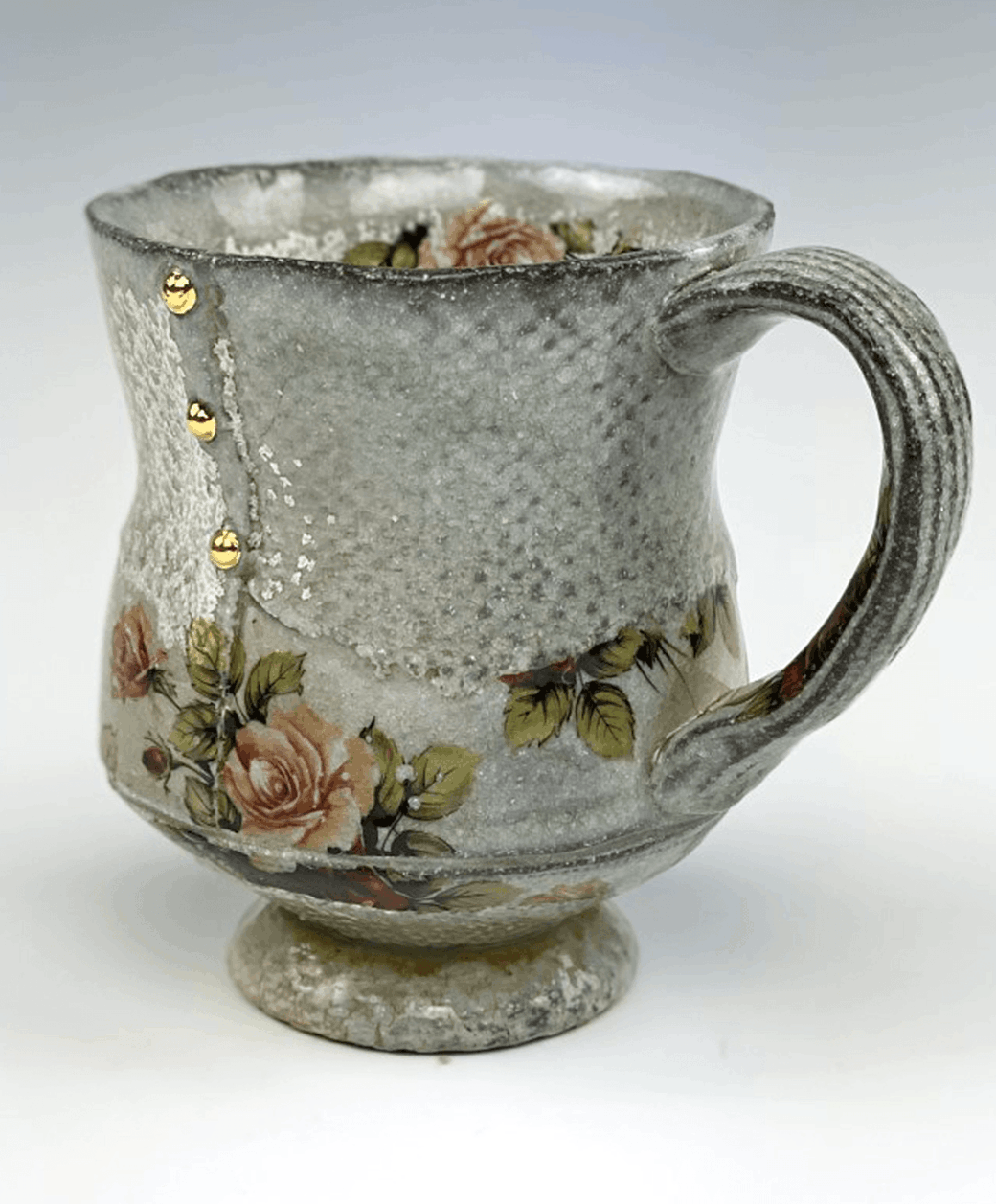 Ceramic mug with roses and gold luster